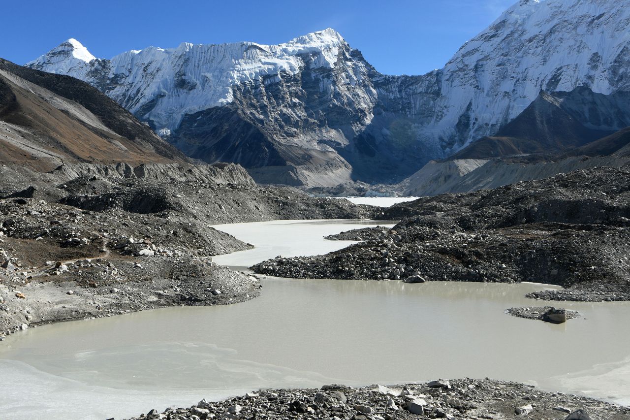 Nepal&amp;#039;s Imja glacial lake, similar to Roopkund lake.