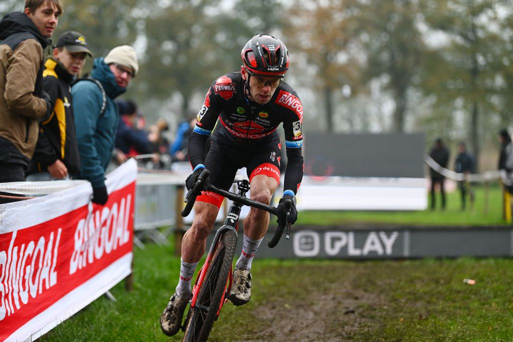 RIJKEVORSEL BELGIUM NOVEMBER 19 Eli Iserbyt of Belgium and Team Pauwels Sauzen Bingoal competes during the 36th Superprestige Merksplas 2022 Mens Elite Superprestige2023 CXWorldCup CycloCross on November 19 2022 in Rijkevorsel Belgium Photo by Luc ClaessenGetty Images