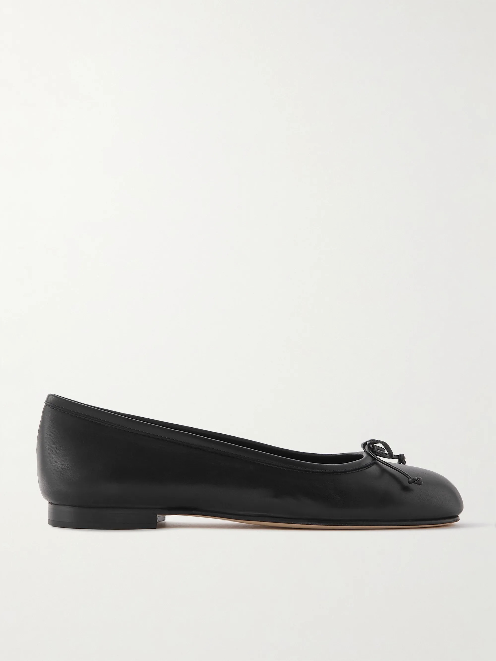 You're Only 3 Items Away From Wearing the Coolest Flat-Shoe Outfit Trend of Late Summer 2026