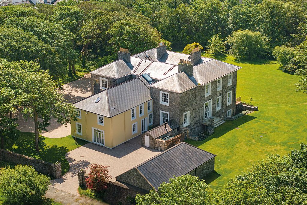 Properties for sale in tax havens: