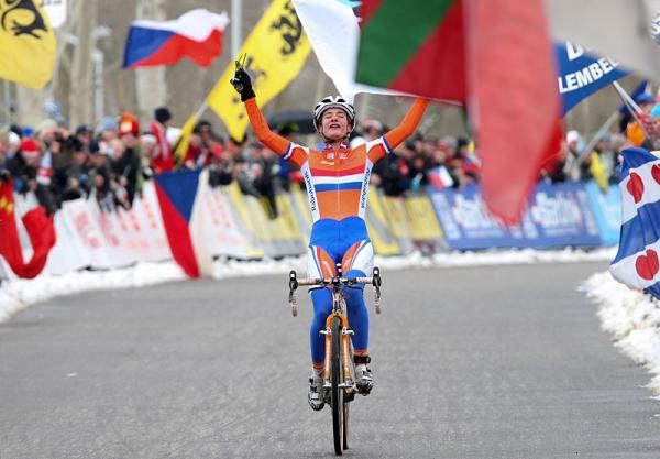 Marianne Vos (Netherlands) celebrates her victory