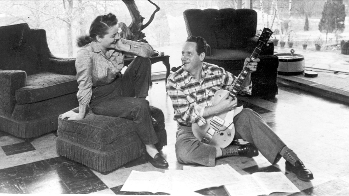 CIRCA 1955: Married singing/songwriting duo Les Paul &amp; Mary Ford pose for a portrait in circa 1955