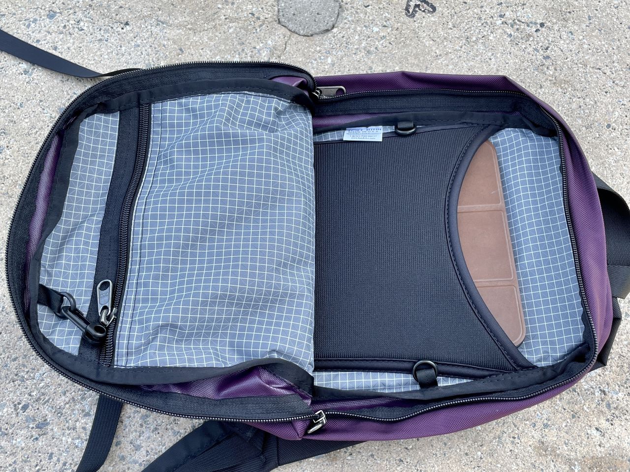Tom Bihn Zeitgeist Aubergine Hunter Empty With Device