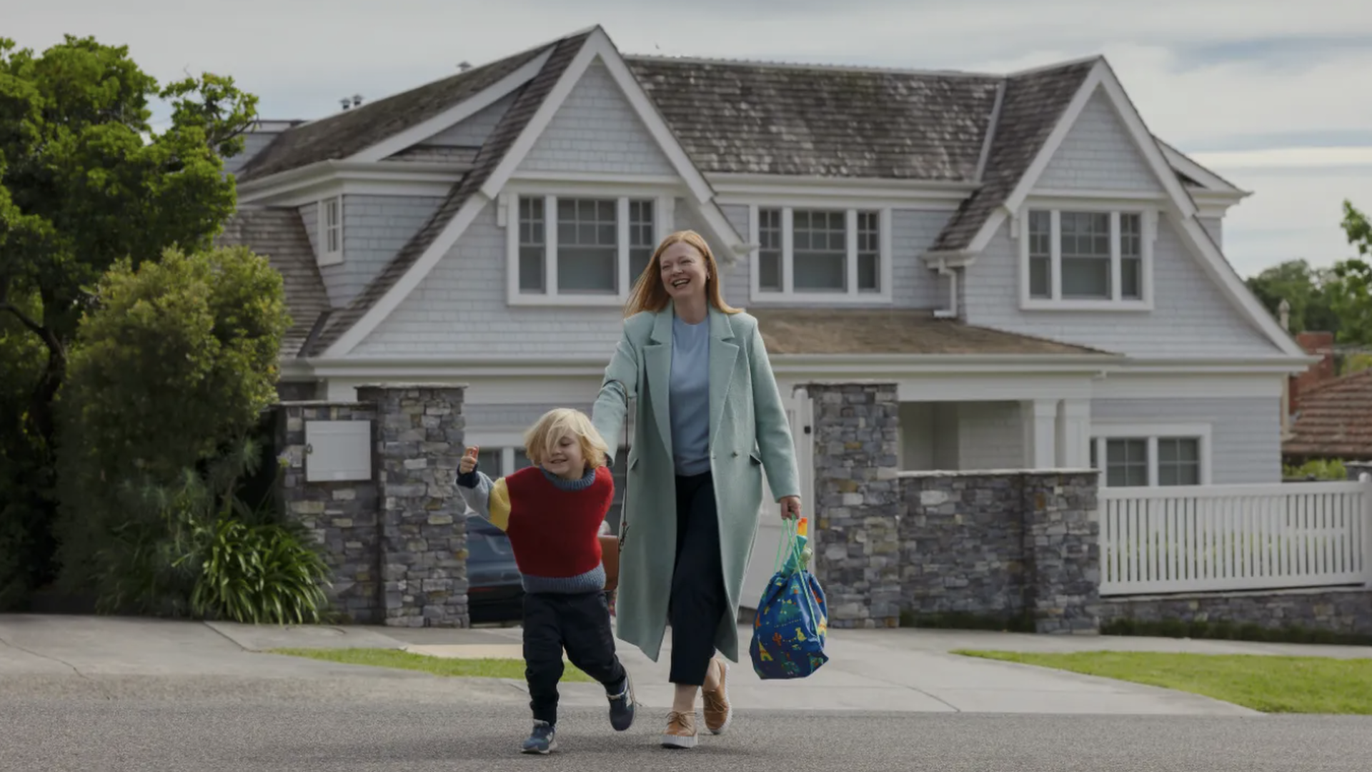 Milo (Duke McCloud) walking with Marissa Irvine (Sarah Snook) in All Her Fault