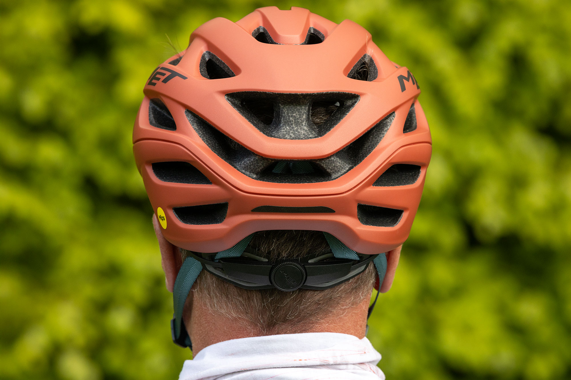 Met Estro Wander helmet, pictured from the rear