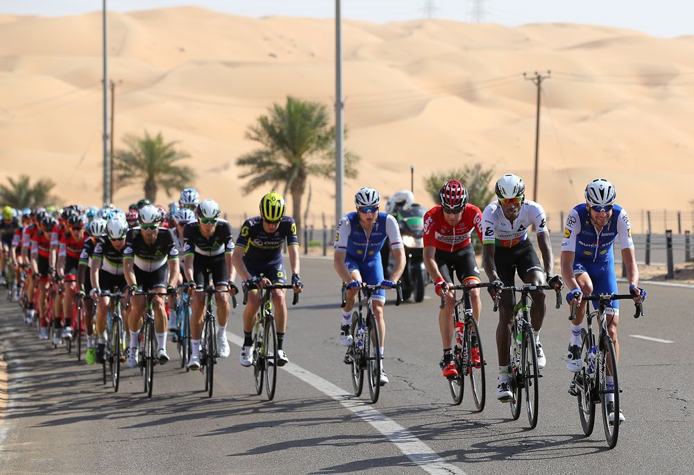 Teams line up on the front near the end of stage 1 at the Abu Dhabi Tour