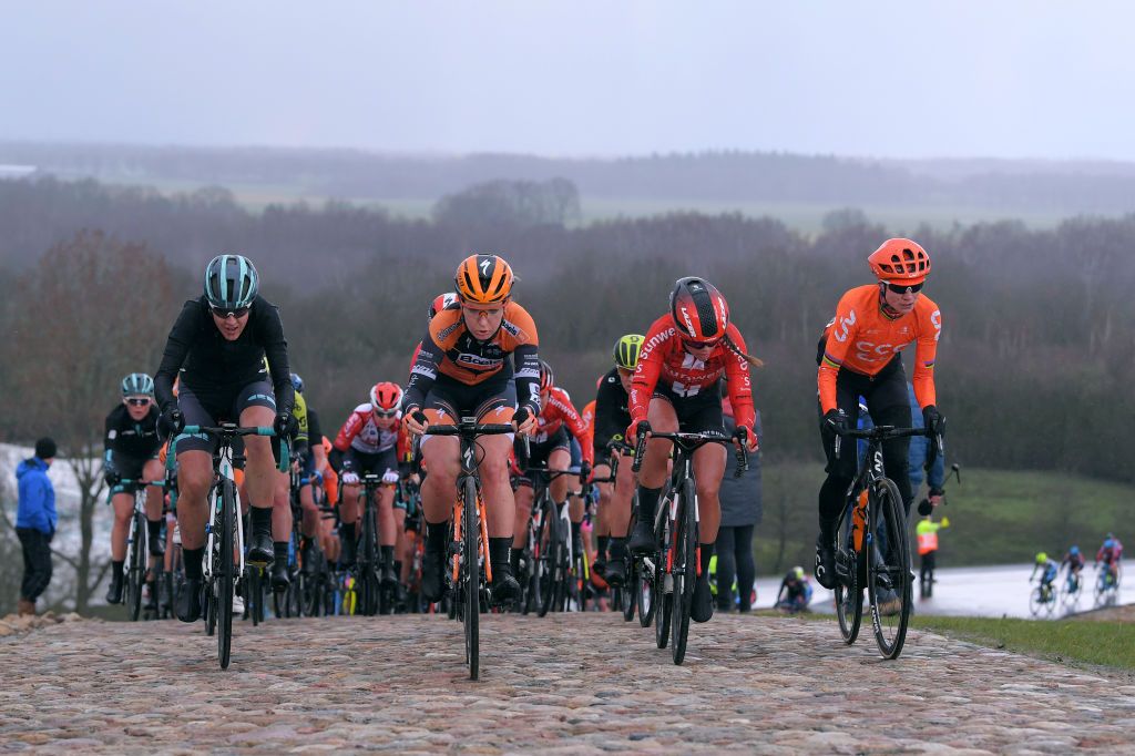 Amy Pieters and Marianne Vos at the head of the peloton
