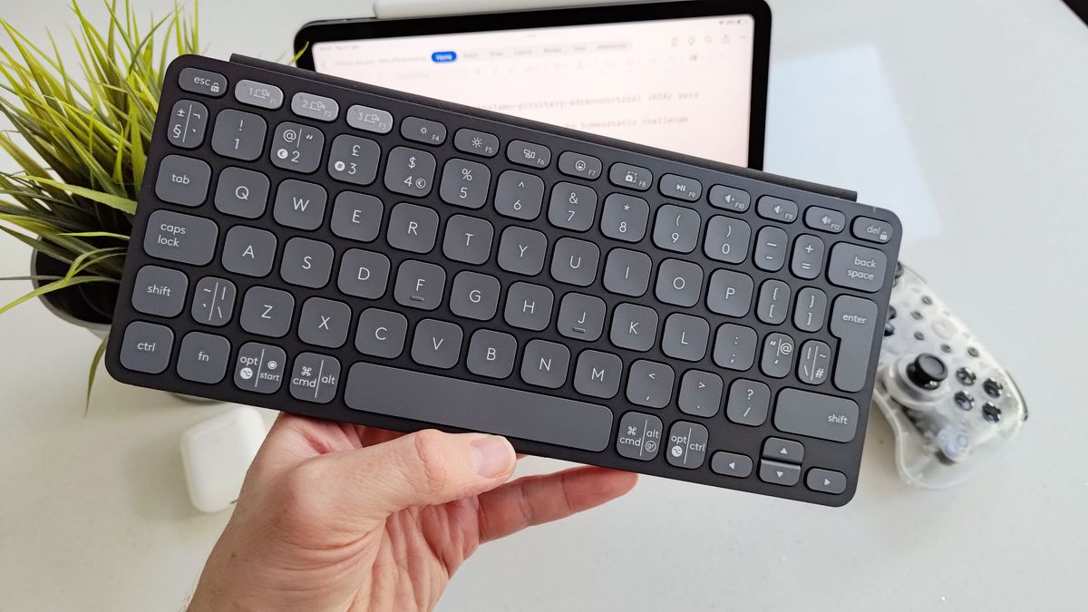 Logitech Keys-To-Go 2 in the hand