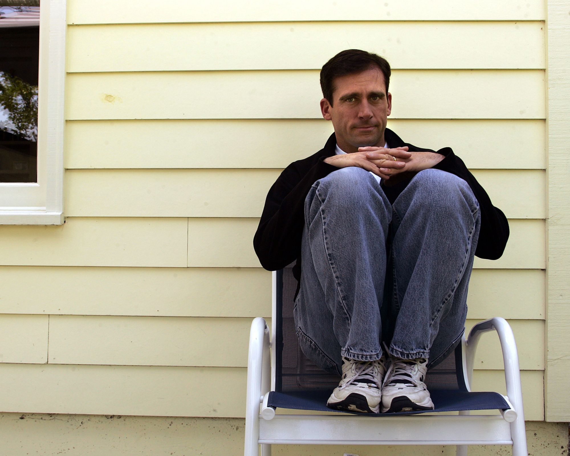 steve carrell against his yellow house