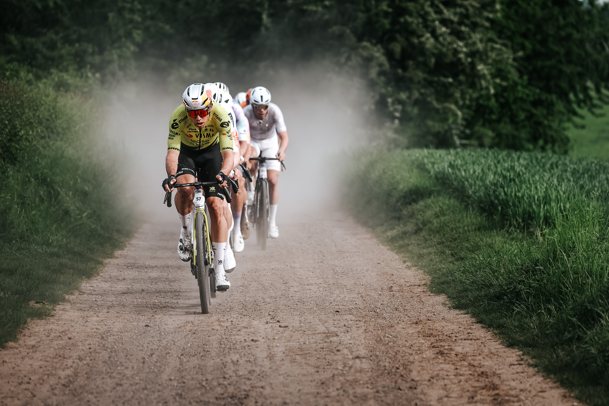 Wout van Aert leads men's Marly Grav 2026