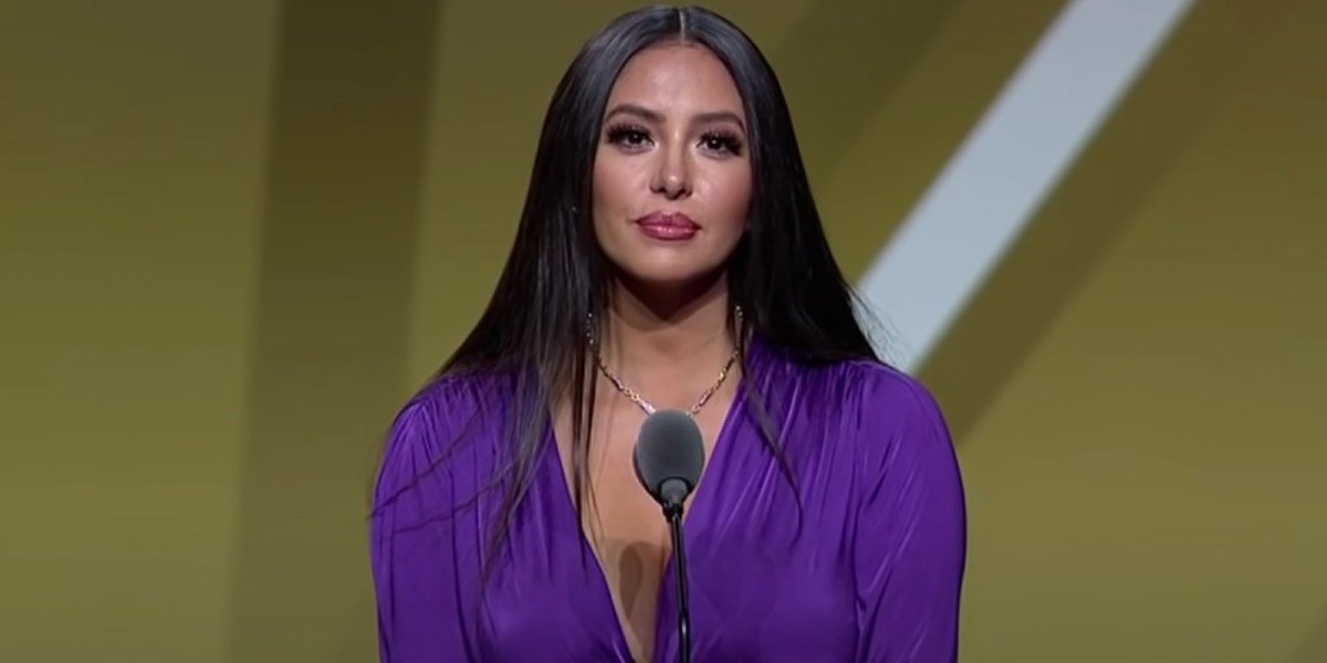 Vanessa Bryant at Basketball Hall of Fame ceremony