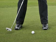 how to putt on wet greens