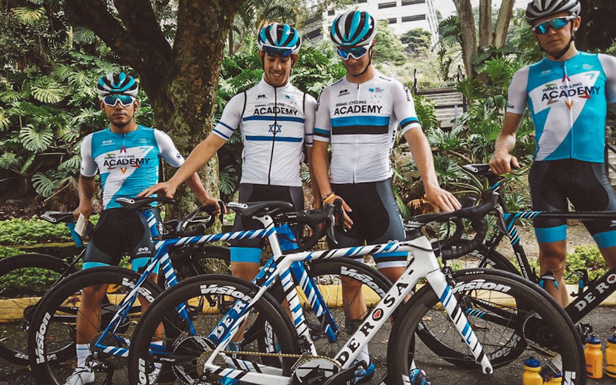 Roy Goldstein and Mihkel Raim show off their bikes alongside teammates