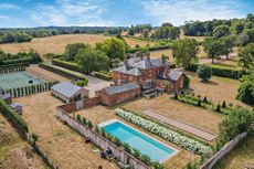 Houses for sale with tennis courts: Inleaze House, Hungerford Park, Hungerford, Berkshire