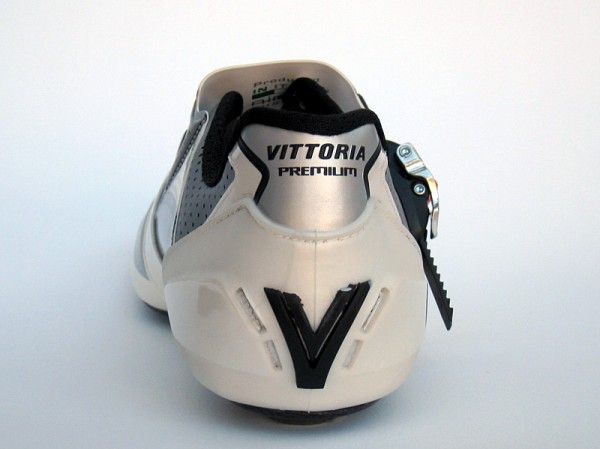 The heel cup is rather wide and is prone to crankarm rub but the tight-fitting interior still offers good heel hold