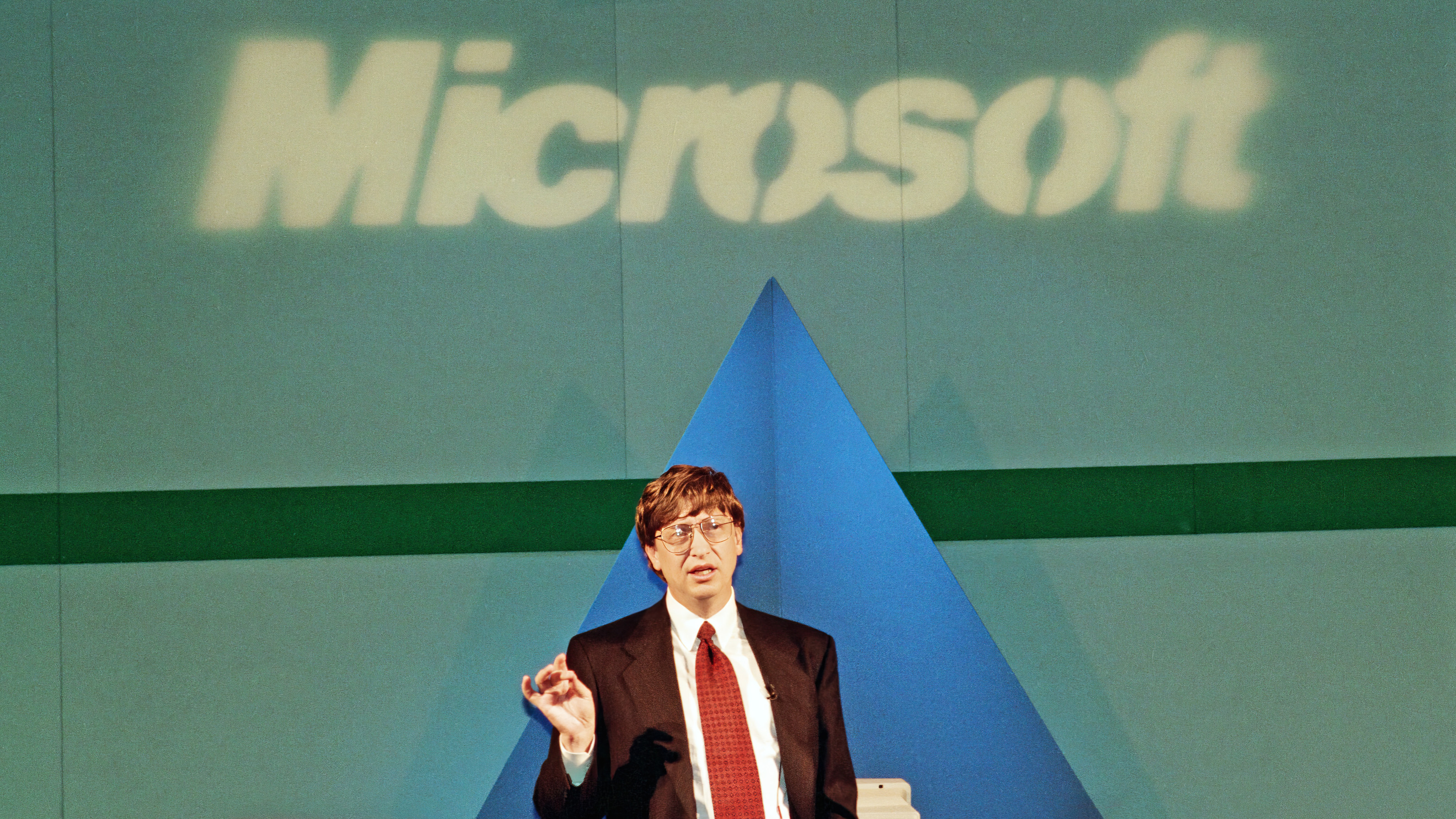Bill Gates CEO of Microsoft seen here at &#039;Inside Track 95&#039; event at the NEC to promote the Windows 95 operating system, 17th March 1995. (Photo by Staff/Mirrorpix/Getty Images)