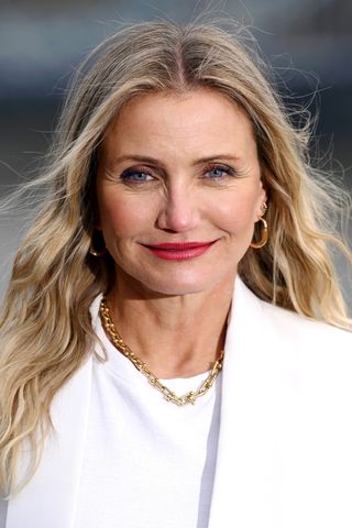 Cameron Diaz is pictured with wavy hair at the photocall for "Back In Action" at Cheval Three Quays on January 17, 2025 in London, England.