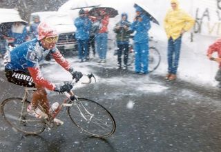 Andy Hampsten rounds a switchback on the Gavia Pass climb.