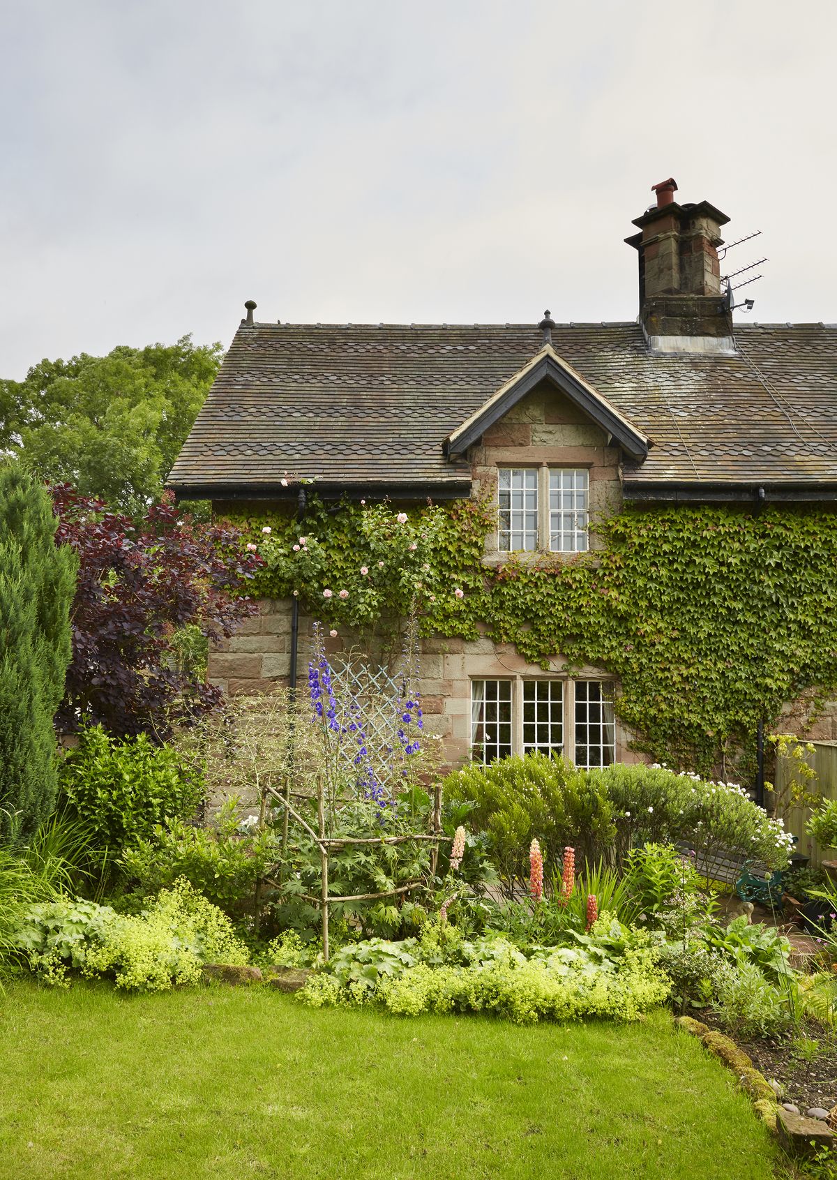 Real home: a pretty farm cottage sees an Arts & Crafts inspired