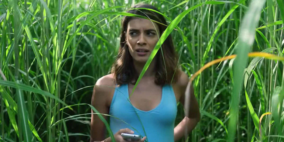 Laysla De Oliveira in In the Tall Grass