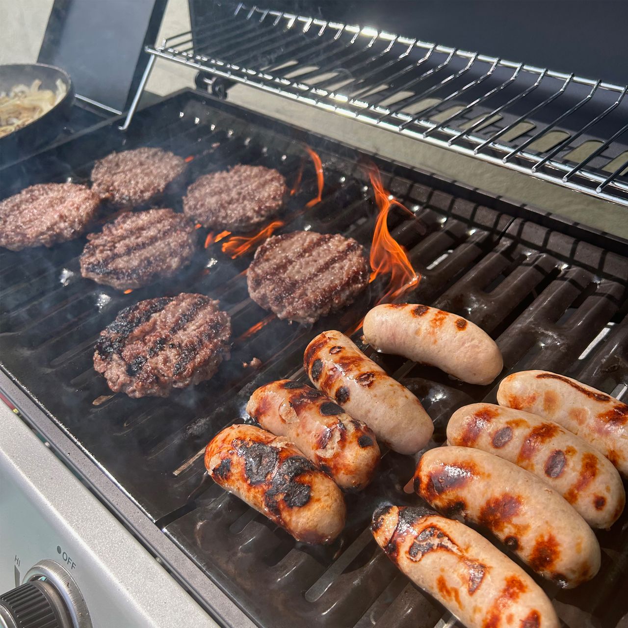 Testing the Vonhauds 4 + 1 burner gas BBQ at home