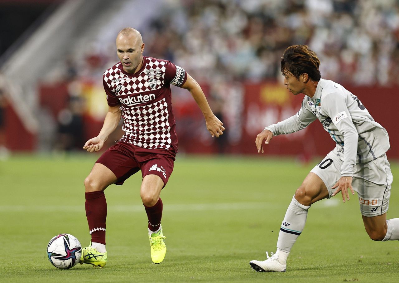 Andres Iniesta in action for Vissel Kobe, 2021