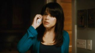 Neve Campbell on the phone in Scream 4