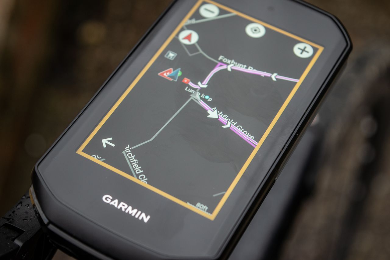 An image of Garmin Edge 1050 on a handlebar mount