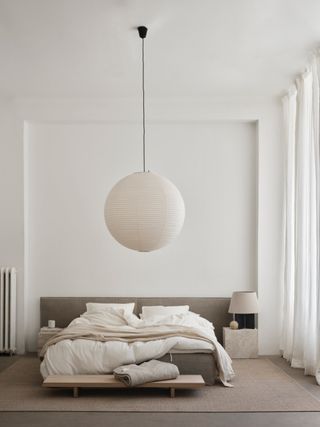 Minimalist bedroom by Pella