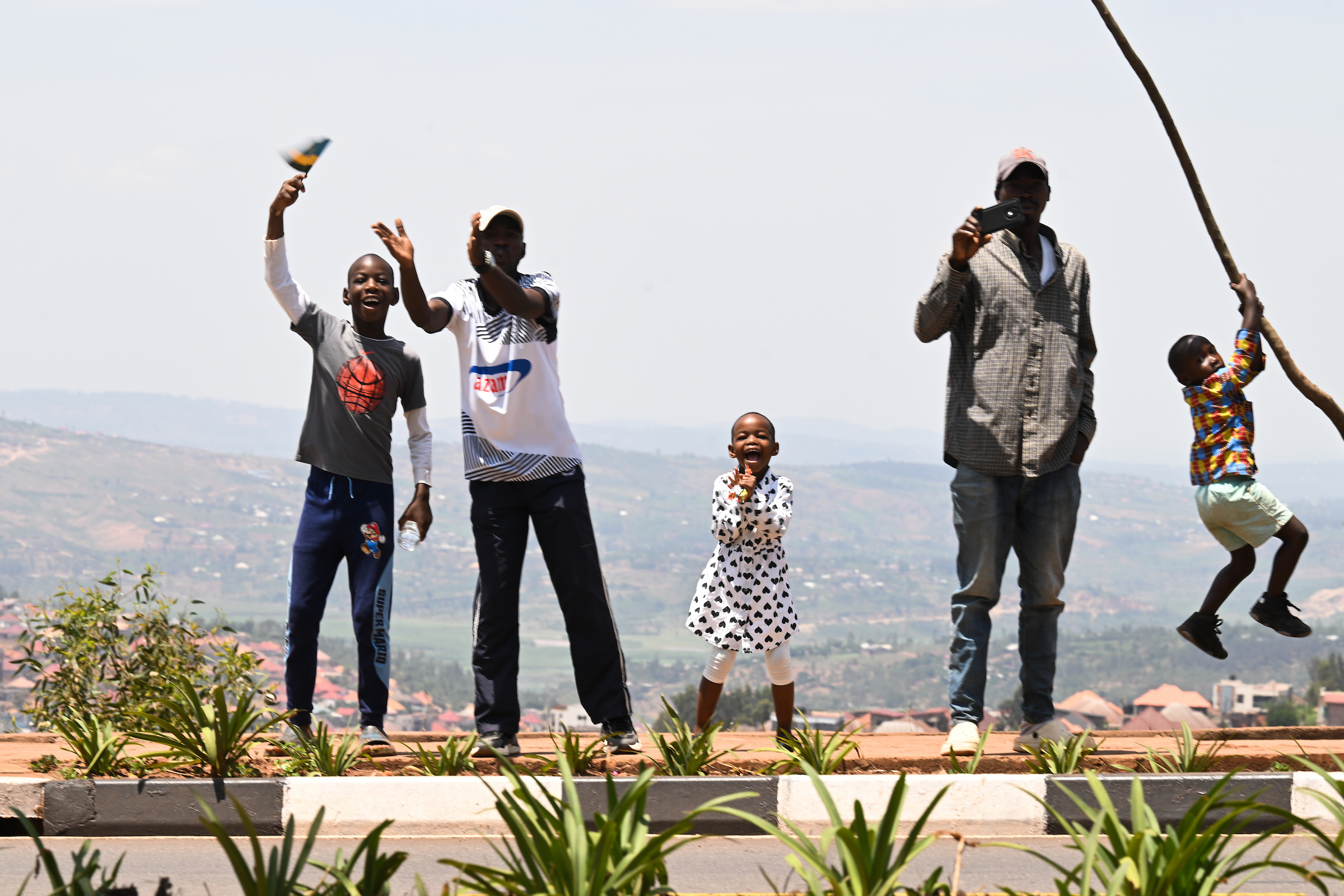 Picture by Chris Auld/SWpix.com - 21/09/2025 - Cycling - 2025 UCI Road World Championships - BK Arena to Kigali Convention Centre, Kigali, Rwanda - Women Elite Individual Time Trial (ITT) - Fans at the road side