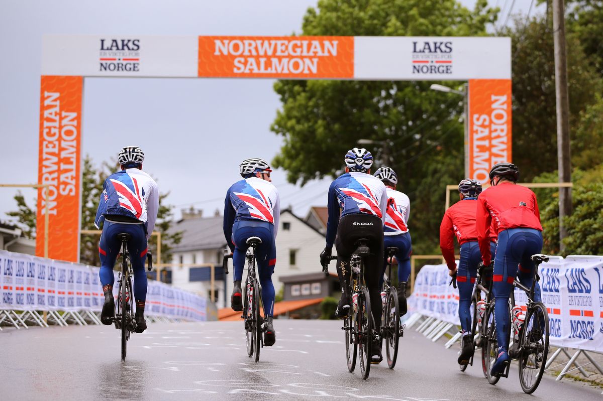 The British team close on Salmon Hill
