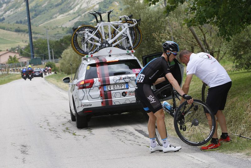 Sal Puccio (Team Sky) gets a new wheel from the neutral service vehicle