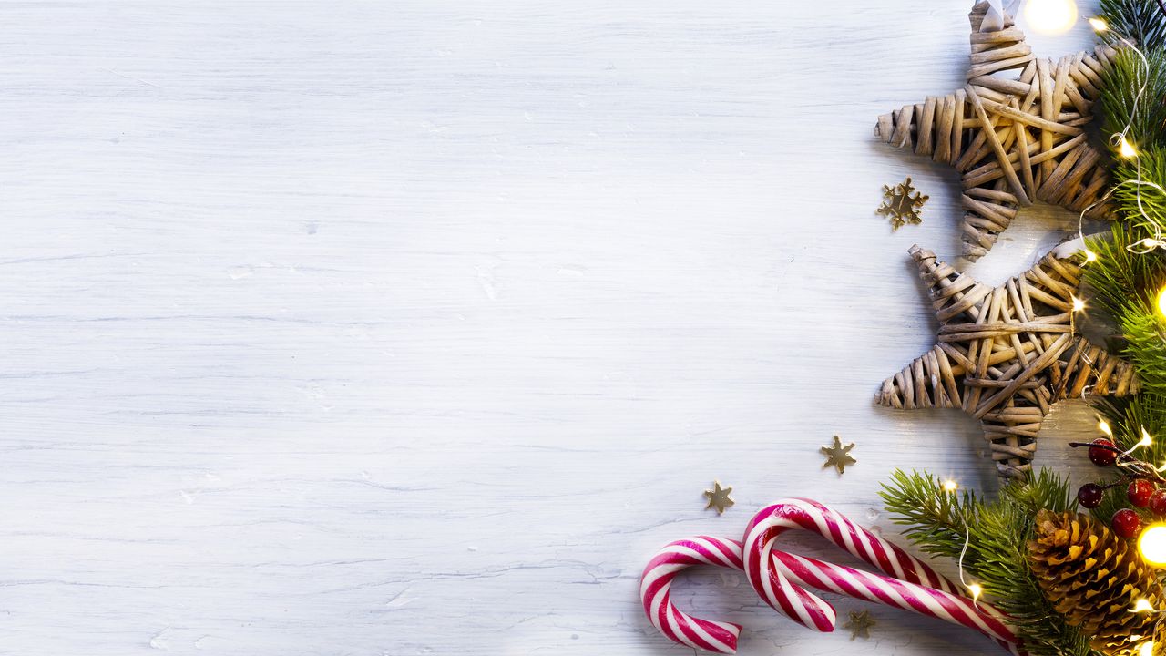 Star ornaments and lollipops