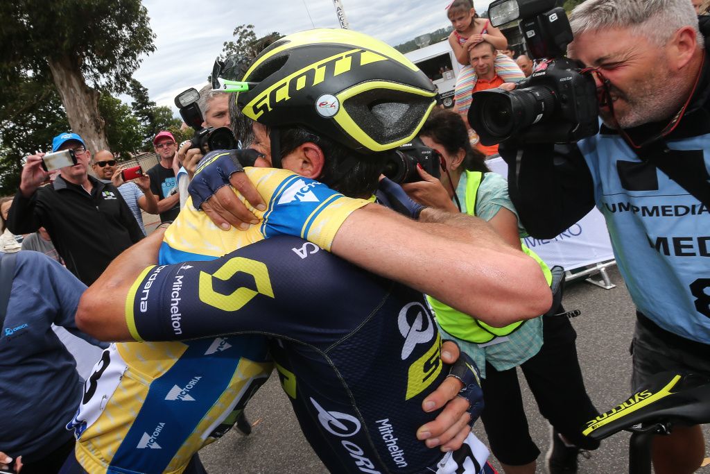 Hugs from Esteban Chaves for Damien Howson