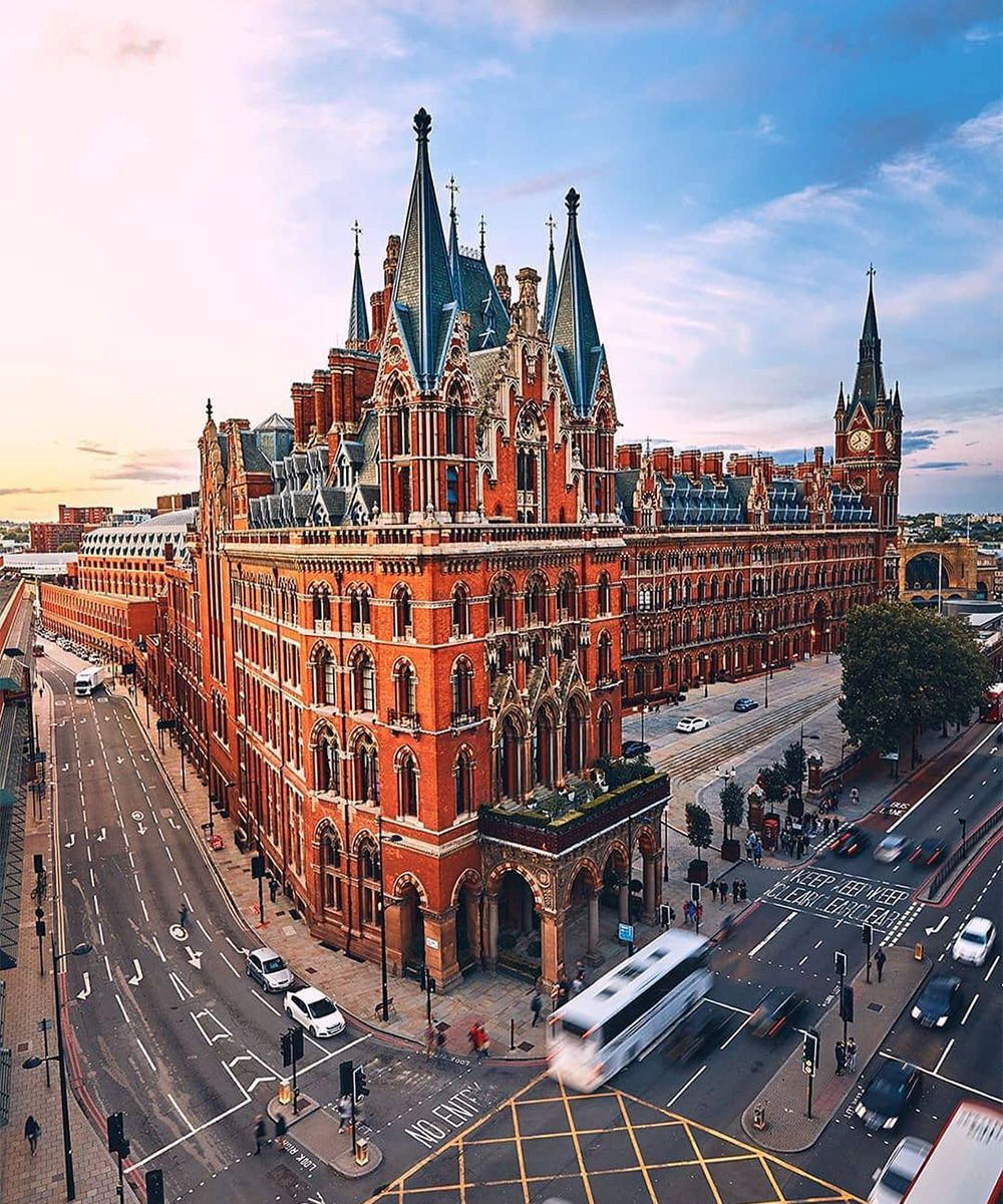These are the world's most beautiful train stations –Most Instagrammed : A amazing image showing an gorgeous landscape. The hues are bold and combination ideally. The arrangement looks fantastic, with its particulars are very clear.