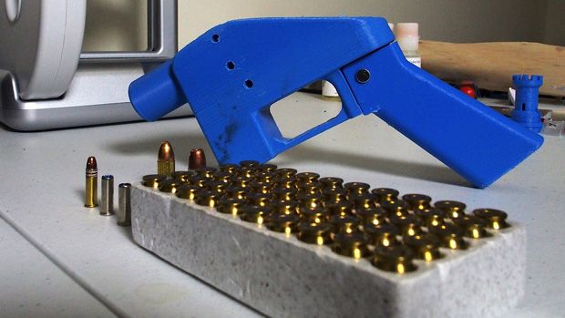 TO GO WITH AFP STORY BY ROBERT MACPHERSONA Liberator pistol appears on July 11, 2013 next to the 3D printer on which its components were made. The single-shot handgun is the first firearm tha