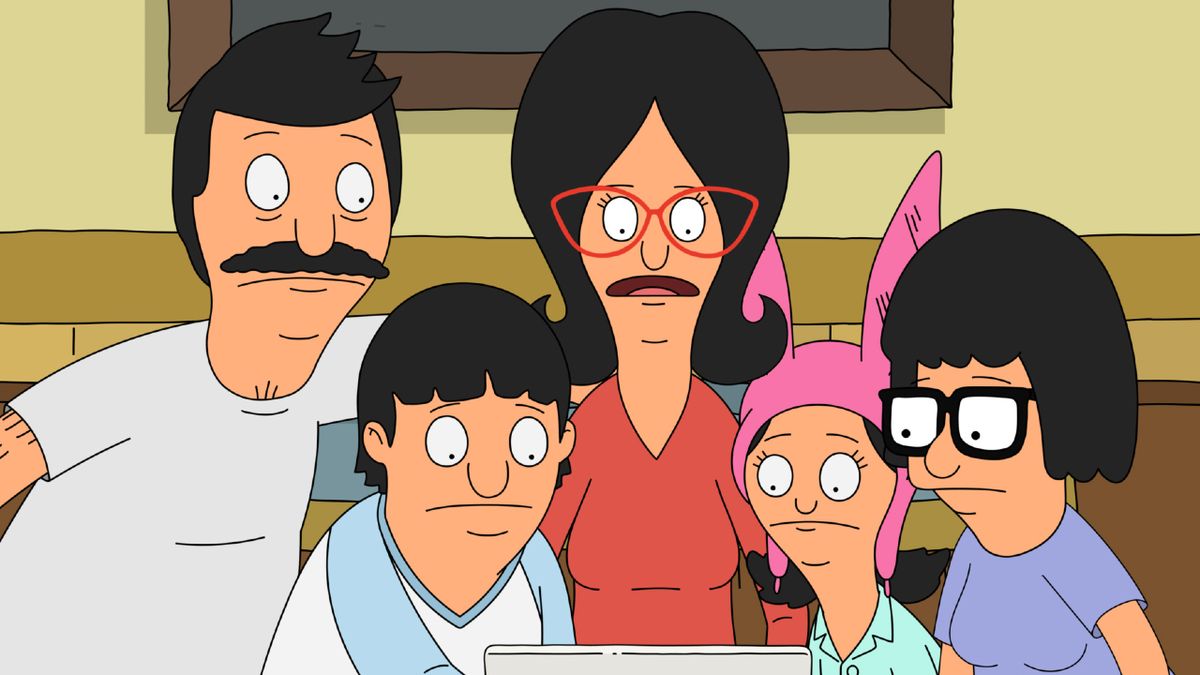 The Belcher family crowds around a computer in Bob&#039;s Burgers.