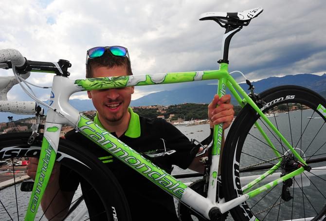 Sagan shows off the Hulk eyes on his top tube