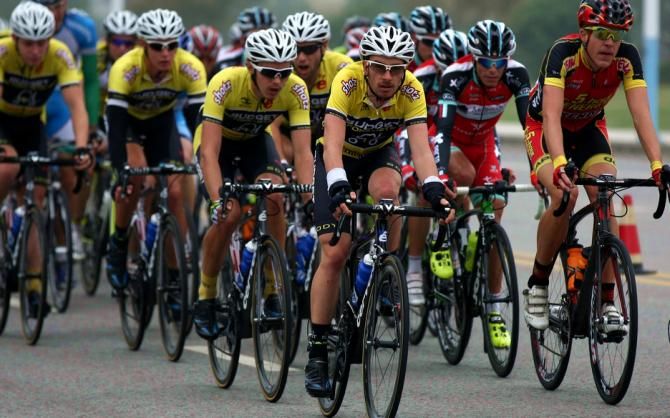 A shot of the peloton