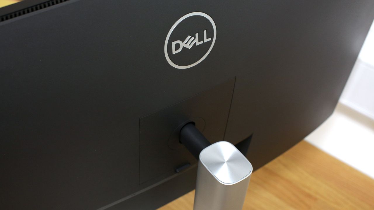 Dell P3222QE