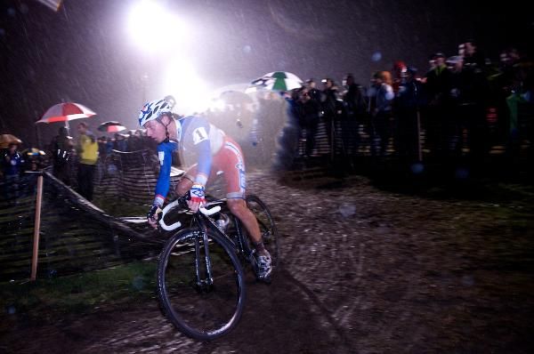 Mourey jumped out to a quick lead with a big gap.
