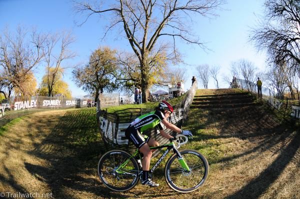 Kaitie Antonneau (Cannondale) rounding a 180-degree turn before the run-up