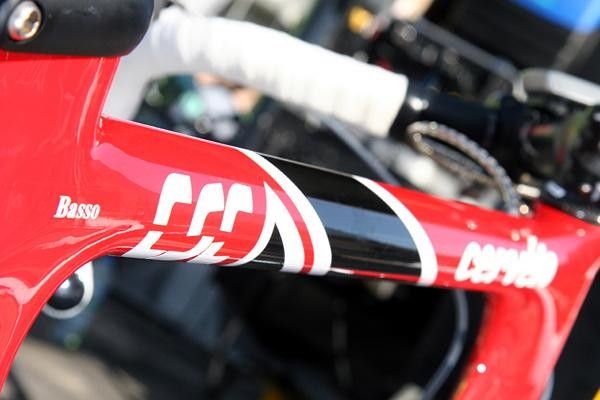 Riders like Frank Schleck, who keeps his knees well in when pedalling, like the narrow top tube on the Cerv&eacute;lo Soloist Carbon.