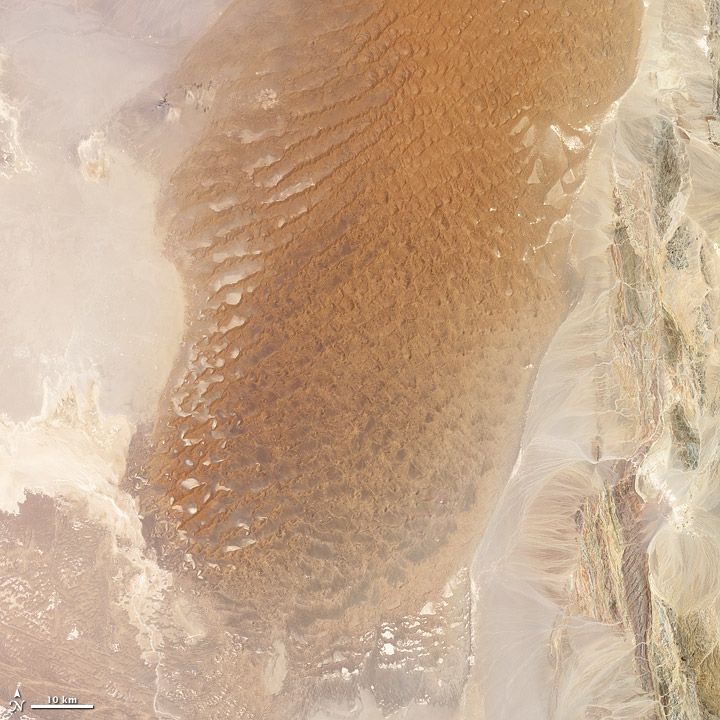 Lut Desert in Iran, taken by the Landsat 7 satellite on July 6, 1999.