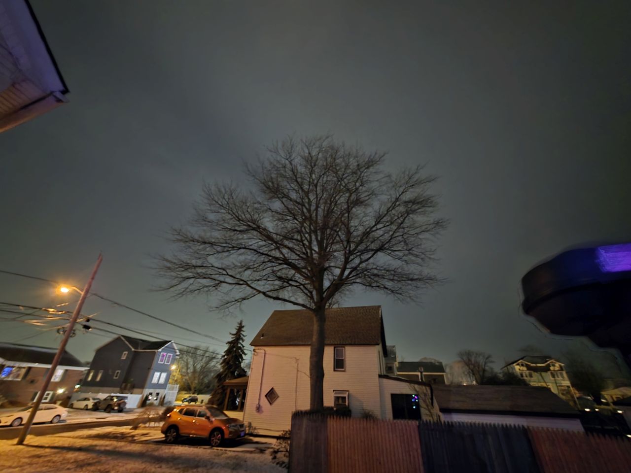 Samsung Galaxy S25 Ultra low light.
