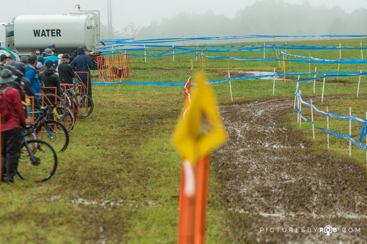 At the start of the Women's race the pit still had not seen much action and was therefore the faster line - for a little while at least