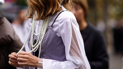 Street Style: It-girls galore are wearing extra-large chain jewelry