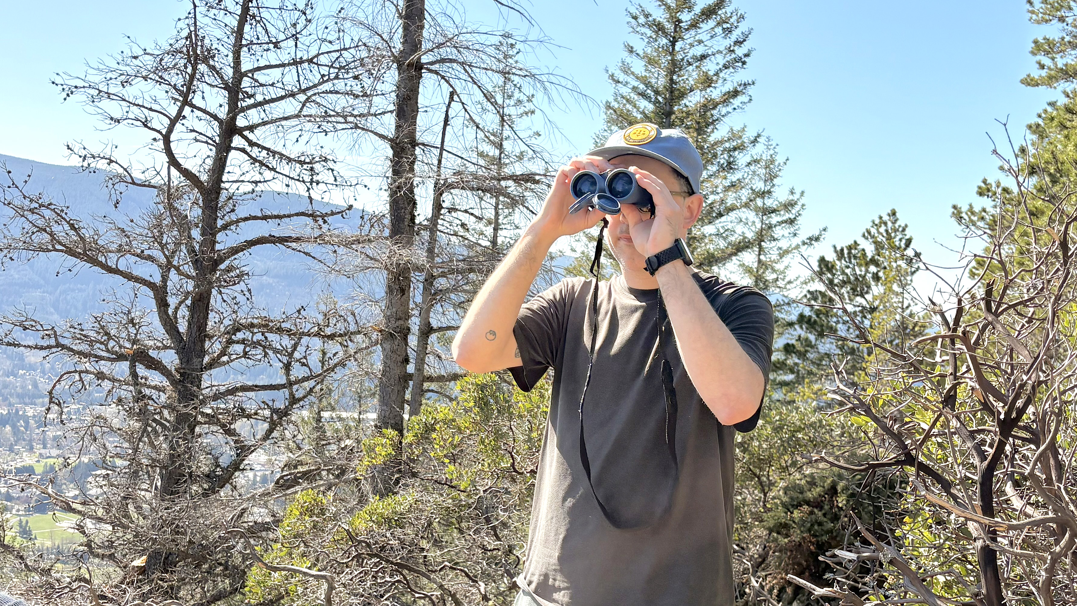 Close-up of the Nocs Field Issue 42 binoculars in blue