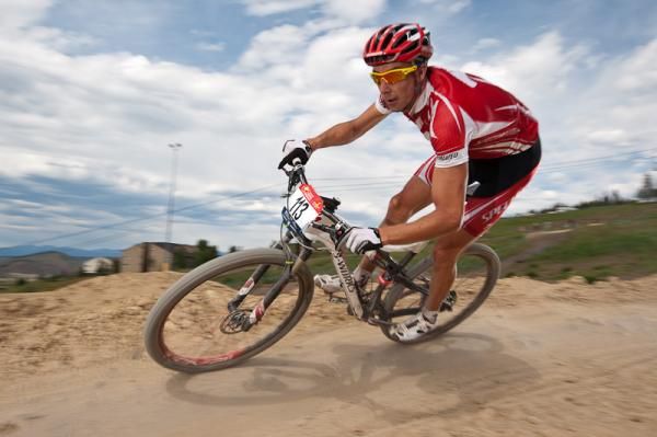 Team Specialized racer Todd Wells rails his Specialized 29'er full suspension en route to claiming his first US cross country National Championship.