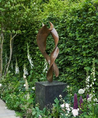 garden sculpture of the dancers by Jack Eagan
